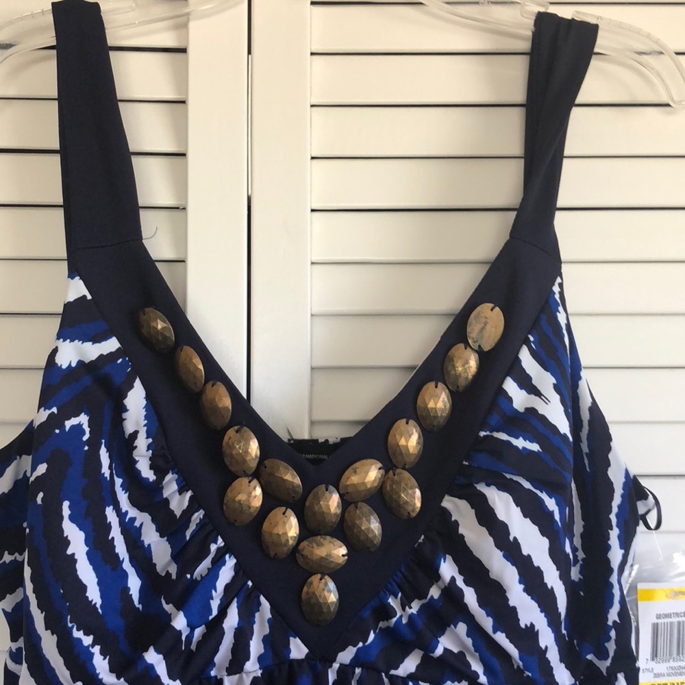Patterned Dress - Picture 2 of 4